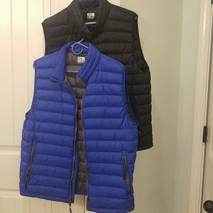2 puffer vests size large